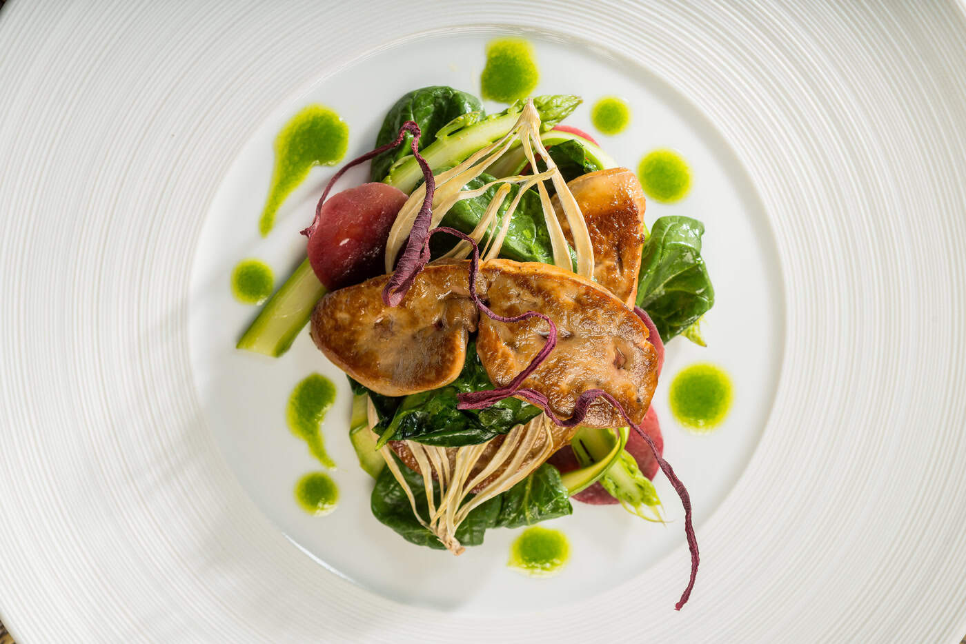 Plat gastronomique préparé par un chef privé