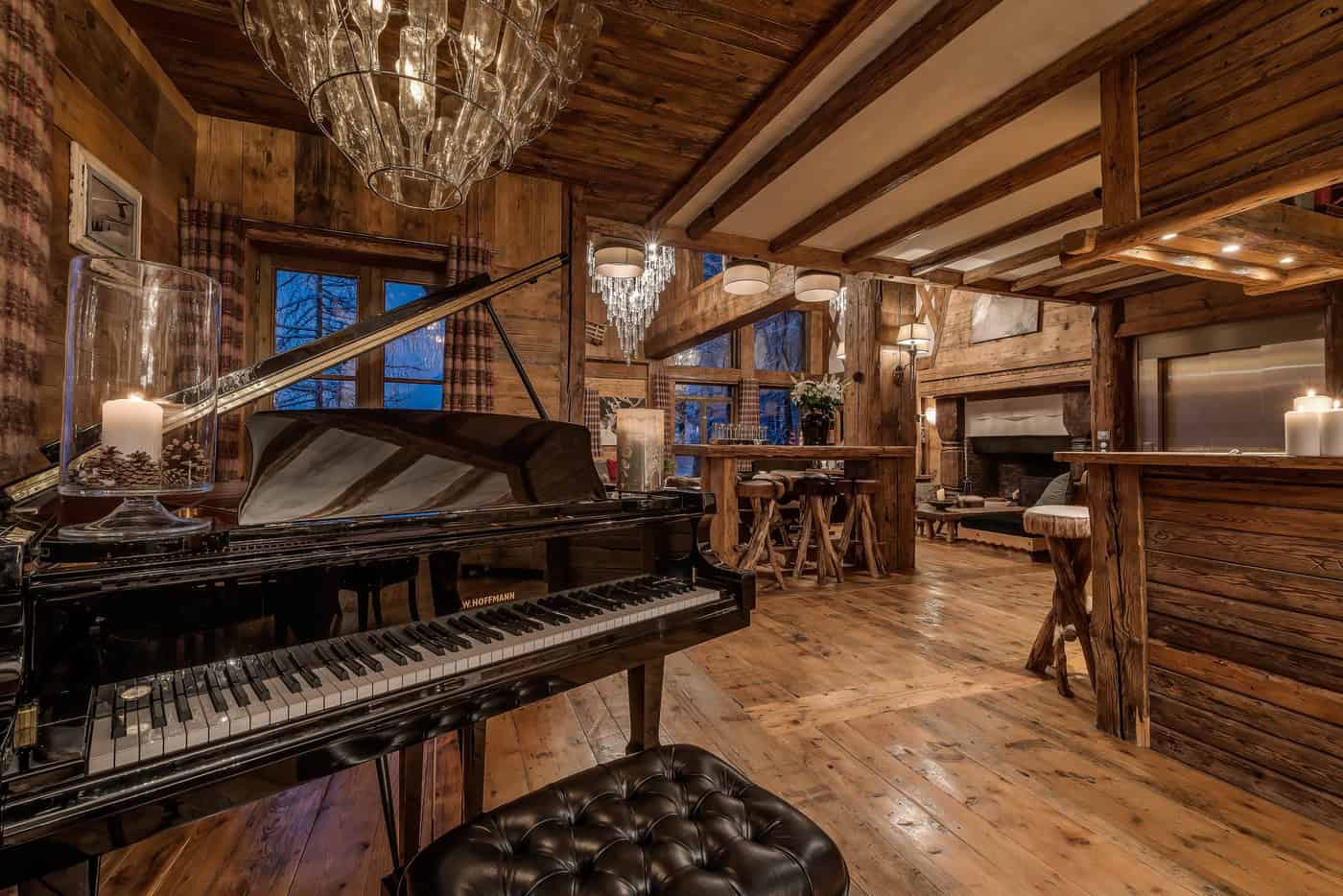 Chalet Le Rocher ‑ Piano à queue dans la salle à manger