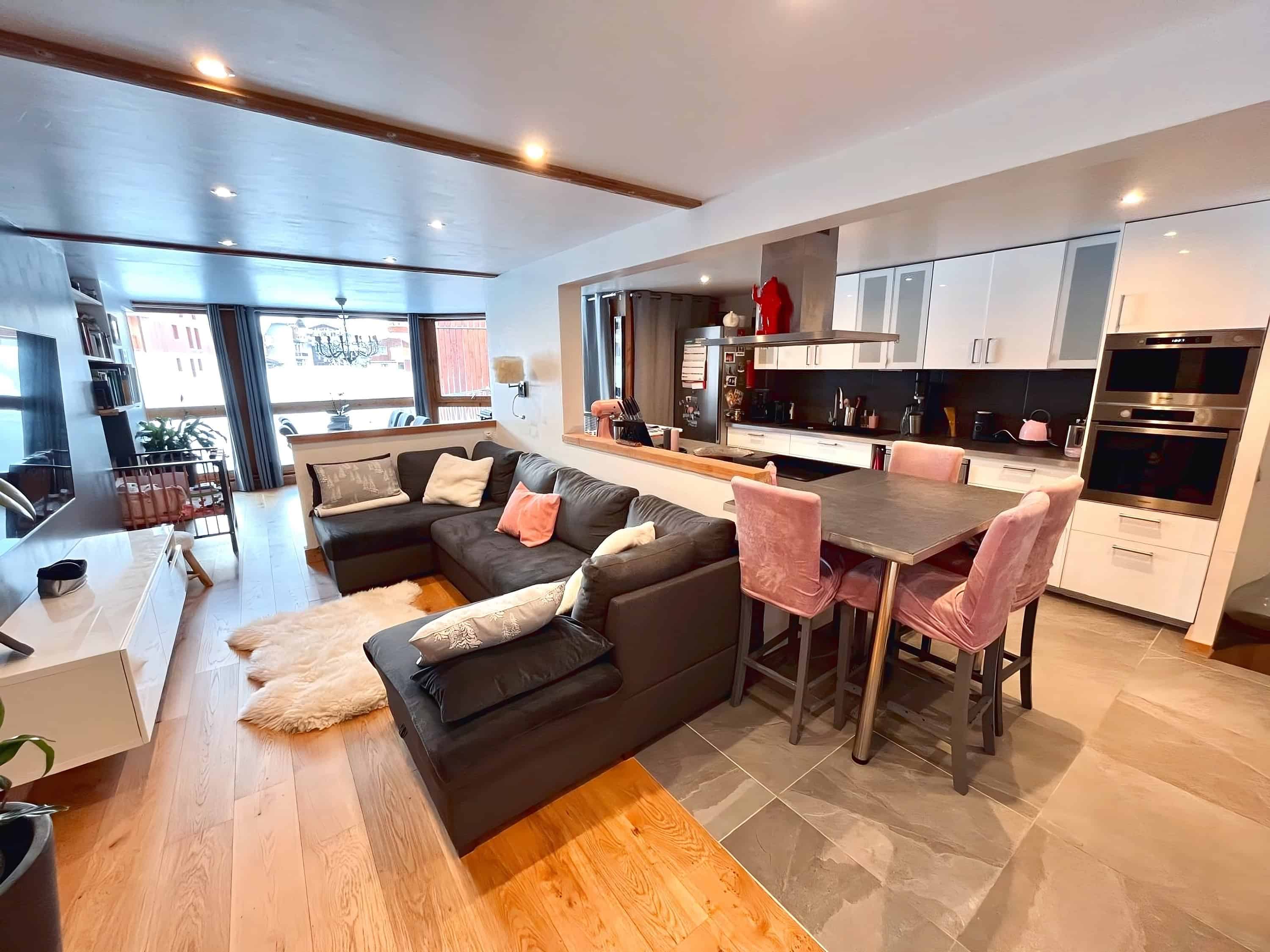 Appartement Roséphine, vue intérieure sur le salon et la cuisine